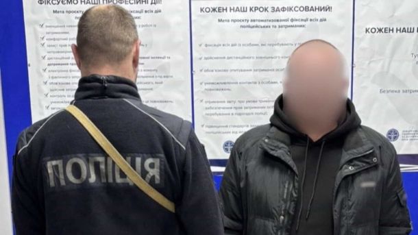 Затриманий підозрювани у поліцейськрму відділку