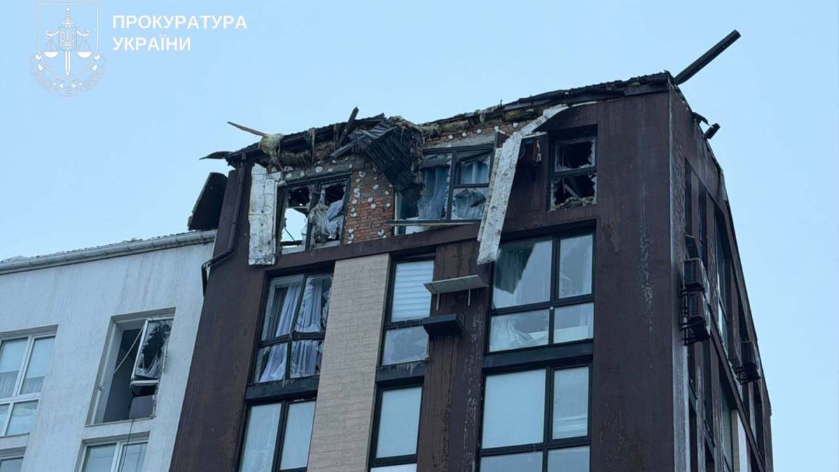 Пошкоджений будинок внаслідок удару російського дрона