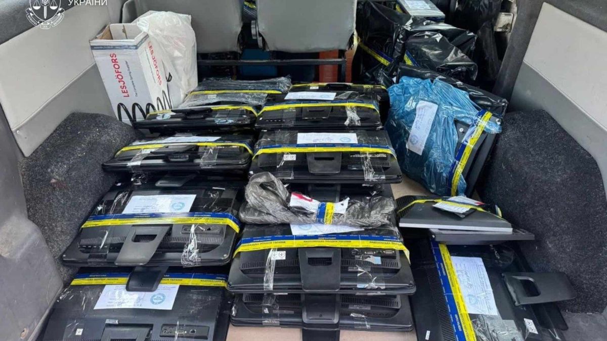 Прокуратура передала ЗСУ 520 одиниць техніки з шахрайських кол-центрів Києва