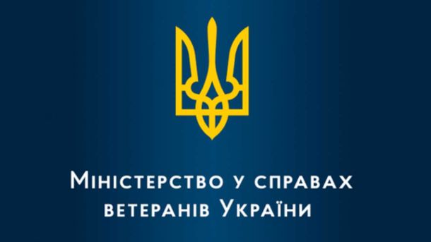 Київ: у міській електричці знову викрали зарядний столик — злодія зафіксували на відео