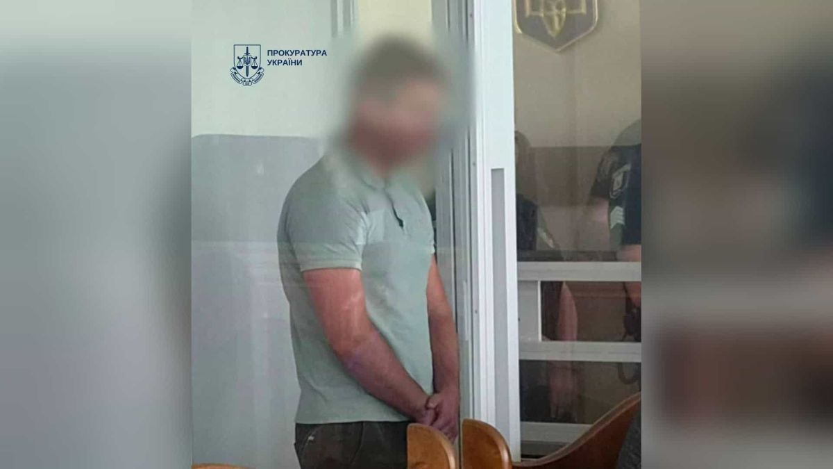 Водія, який врізався у зупинку на Солом'янці та вбив двох жінок, взяли під варту Місце смертельного ДТП у Солом'янському районі Києва, де Volkswagen Golf врізався у зупинку громадського транспорту 19 серпня 2026 року
