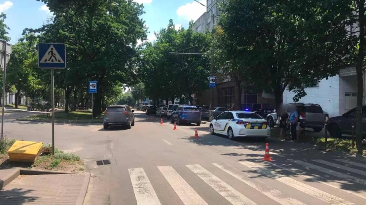 Пішохід потрапив під колеса на переході в Білій Церкві Місце ДТП на бульварі Олександрійський у Білій Церкві, де Kia Sportage збила 49-річного пішохода на переході