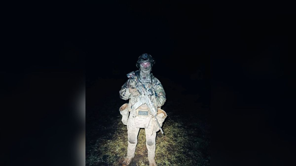 Деснянський район прощається з 19-річним розвідником Андрієм Хлонем Кияни прощаються з 19-річним розвідником Андрієм Хлонем із Деснянського району, загиблим 8 березня 2026 року на Луганщині