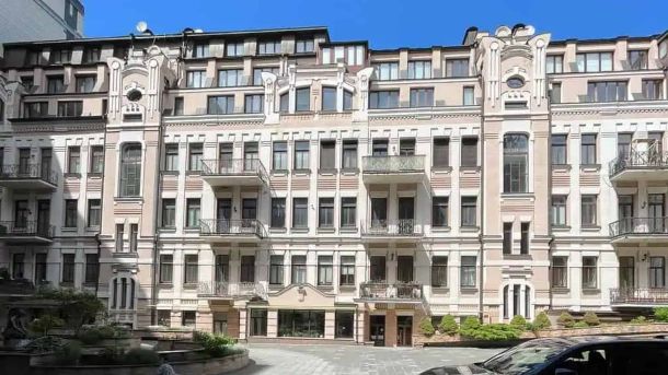 Будівництво укриття в київській гімназії: закупівлю на 300 млн скасували через порушення Будинок Чоколова на Великій Житомирській 20 у Києві — прибутковий будинок початку XX століття у стилі модерн