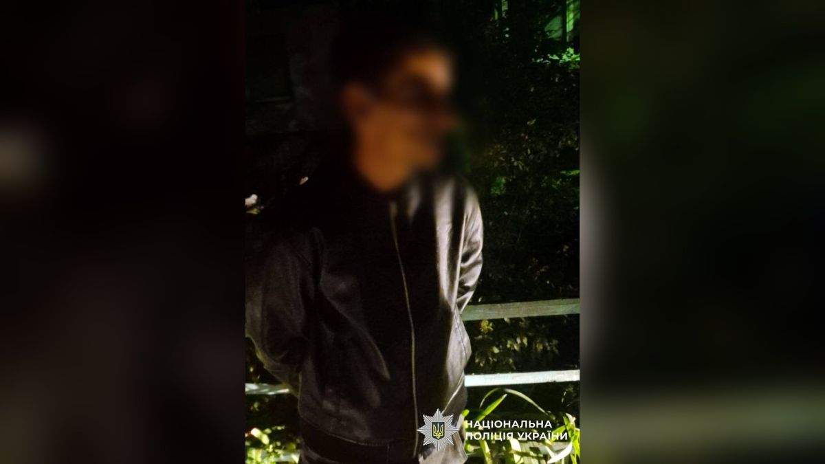 Поліцейські затримали 29-річного рецидивіста за крадіжку рюкзака з 10 тисячами гривень з авто у Солом'янському р-ні Києва