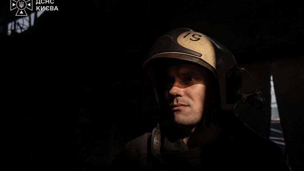 Скільки районів Києва постраждало від нічного обстрілу 5 серпня Рятувальники ДСНС розбирають пошкоджені конструкції після ворожого обстрілу у трьох районах Києва