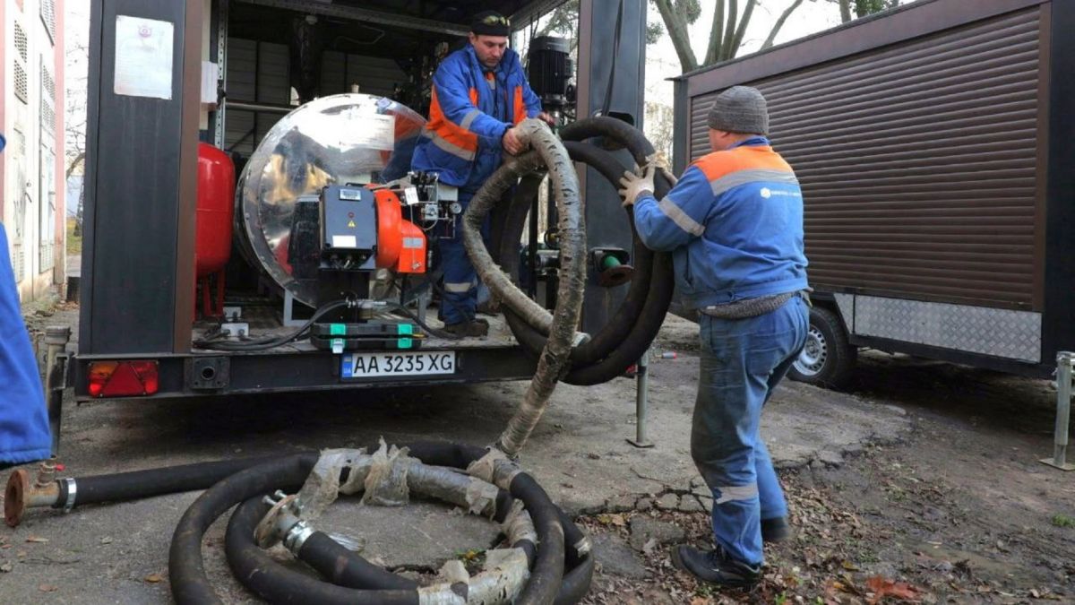 Комунальники налаштовують мобільну котельню