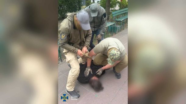 Головні новини Києва | Kyiv.News Співробітники СБУ затримали у Києві жінку-агентку ФСБ, яка готувала вбивство опозиціонера біля столичного спортзалу