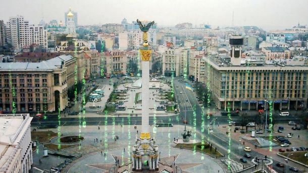 Майдан Незалежності у Києві з накладкою цифрових даних — символ цифровізації міста