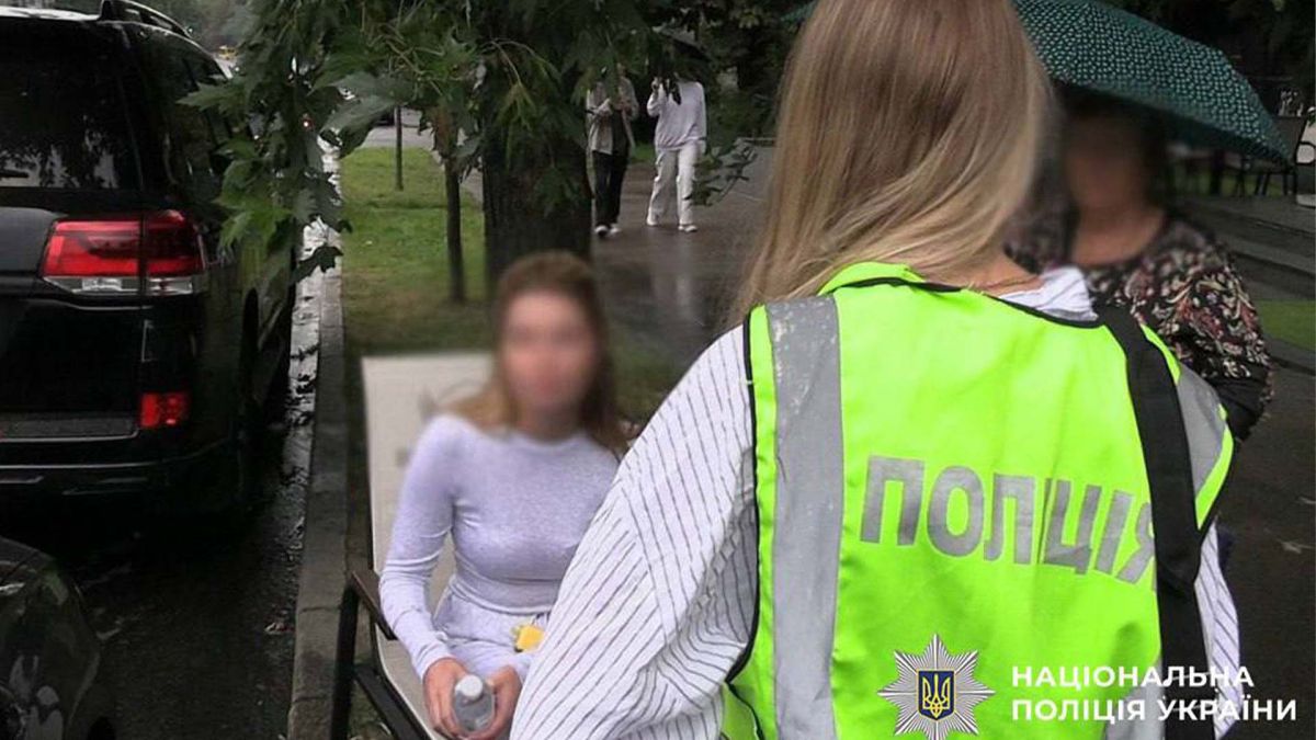 Поліцейська і підозрювана у злочині