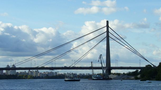 Трагедія в Києві: чоловік стрибнув із Північного моста та загинув