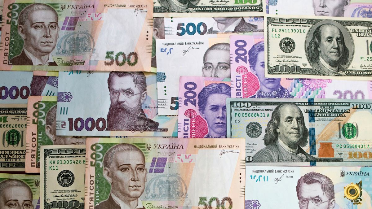 Банкноти гривні різного номіналу — ілюстрація до теми пенсійних виплат в Україні