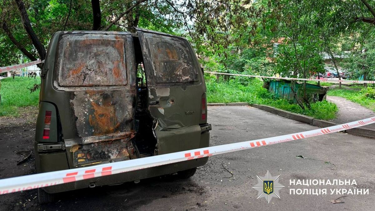 Палій за вказівкою з Telegram: у Києві судитимуть чоловіка, який підпалив мікроавтобус