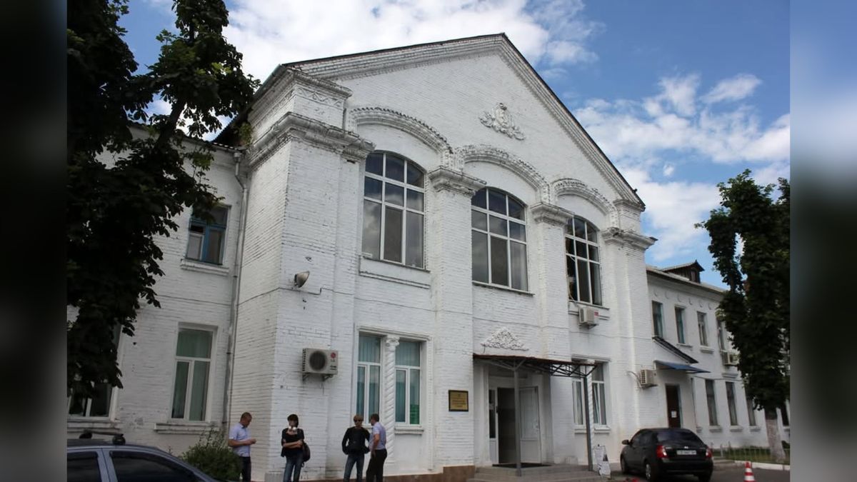 На Куренівці знесли київський склотарний завод заради ЖК Київський склотарний завод на Балтійському провулку, 23, у Подільському р-ні — знесений у 2019 році зразок радянського класицизму