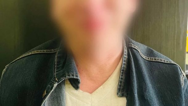 Житель Сухолісів у стані сп'яніння вдарив гостя ножем у спину Поліцейські Київщини затримали 41-річного мешканця Узинської громади, який у стані сп'яніння вдарив ножем у спину знайомого в селі Сухоліси
