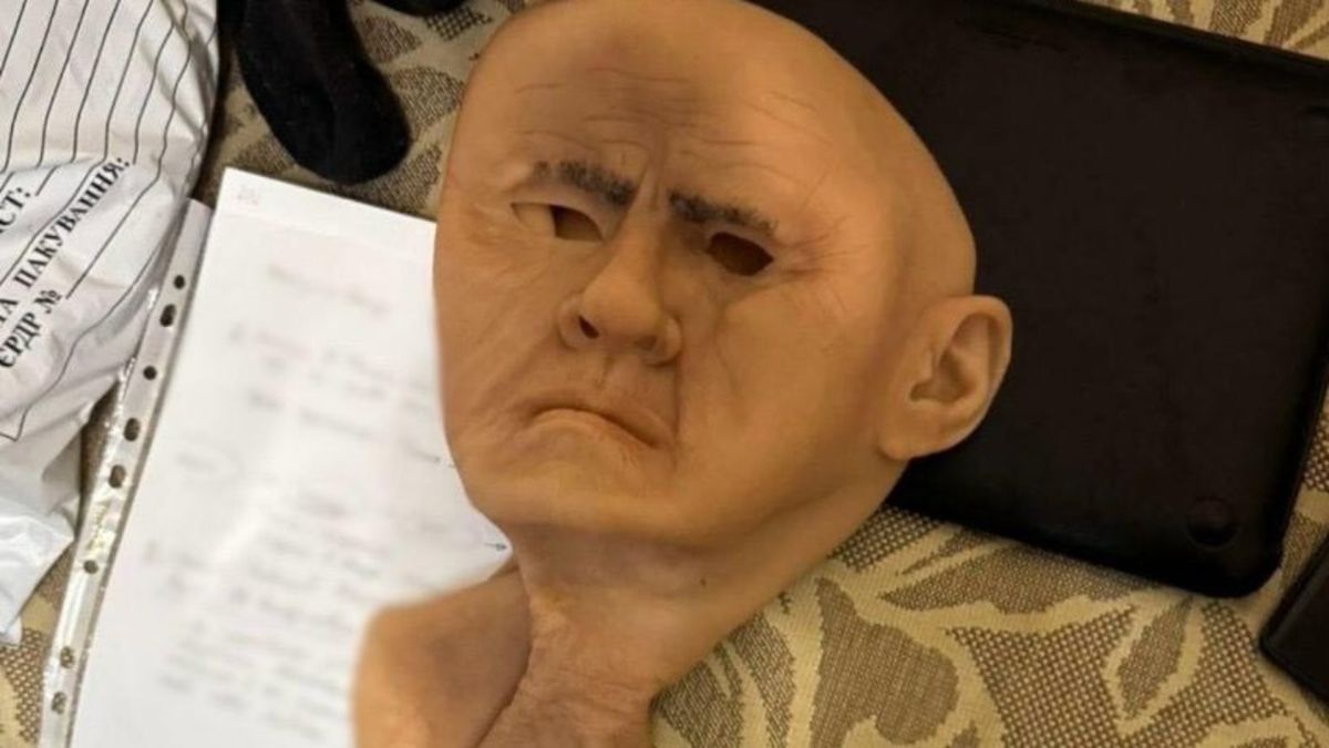 У Києві затримали рецидивіста за шахрайство на $30 тисяч під виглядом дронів для ЗСУ Маска зловмисника
