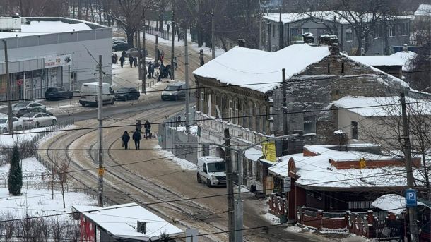 День Державного Герба: чому тризуб — більше, ніж символ Рештки старої забудови Куренівки, Петропавлівська площа Біля цього вцілілого двоповерхового будинку 19-го століття побудови проходили перші роки життя Анатолія Кузнецова, автора книги «Бабин Яр».