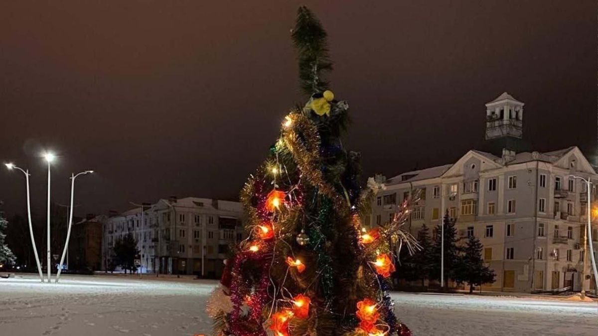 Новорічна ялинка на площі