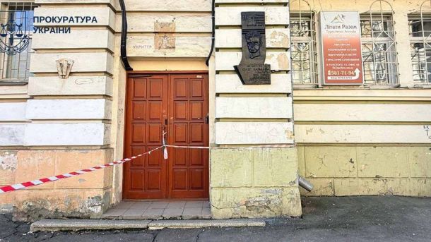 Прокуратура повернула Києву землю по вул. Медовій вартістю 14 млн грн Будинок на вулиці Гетьмана Павла Скоропадського у Києві, де мешкав Олег Ольжич, — 200 кв. м повернено громаді через суд