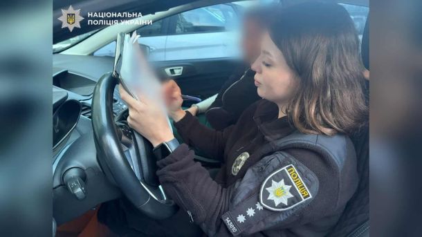 Палац одружень у Києві законсервують, а не реставрують під час війни Поліцейські Білоцерківського району встановили 32-річну жінку, яка вдарила 4-річну доньку поблизу торговельного центру на Київщині