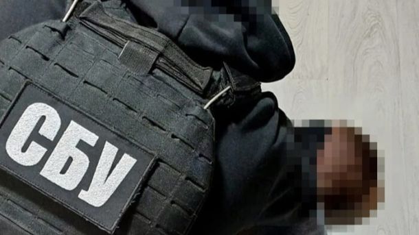 Погрози з ножем у ТЦ «Буча Пасаж»: чоловік лякав працівників магазинів