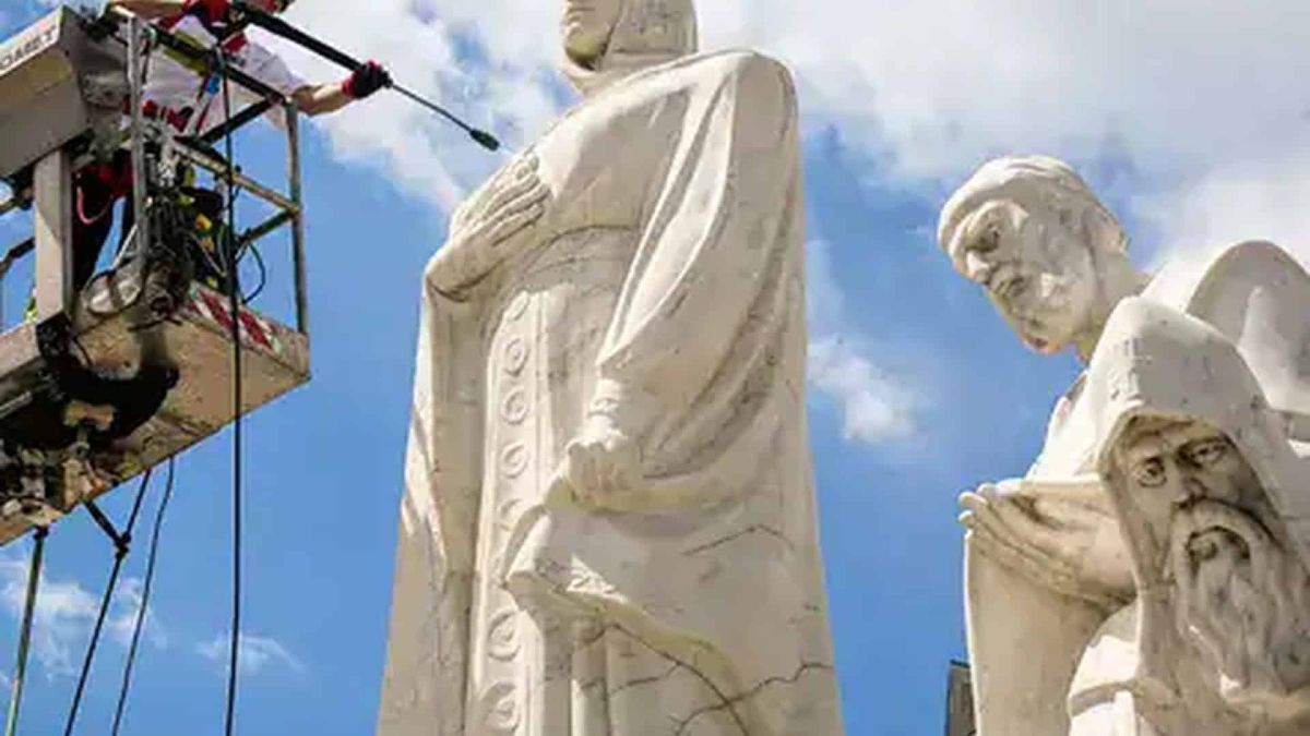 У Києві стартували Тижні благоустрою історичних пам'яток: ілюстративне зображення консервації монументу Ольги на Михайлівській площі