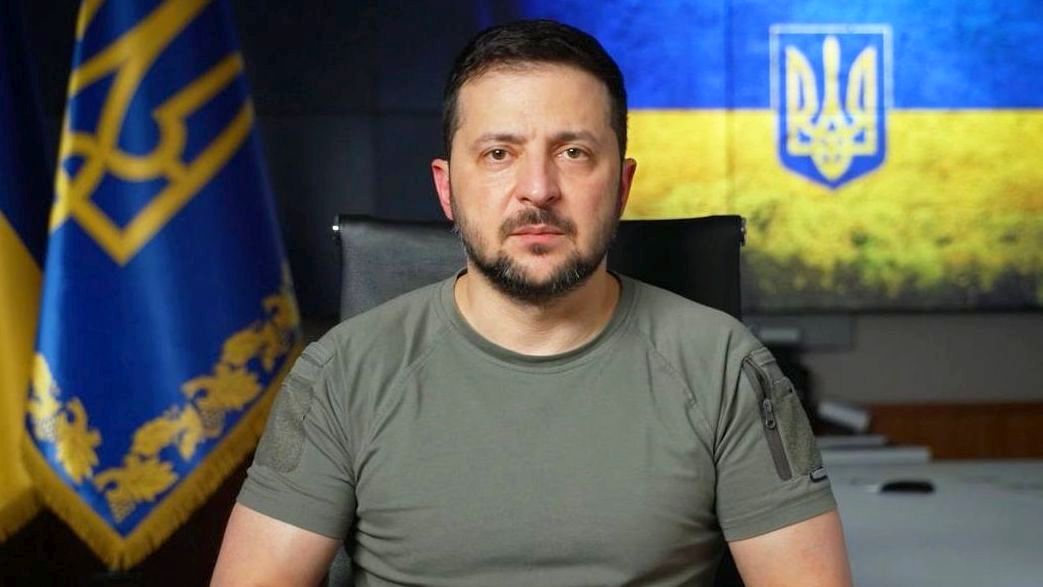 Bloomberg: Зеленський заявив, що готовий піти у відставку заради миру Президент України Володимир Зеленський
