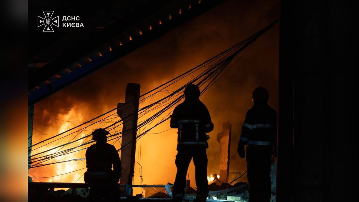 Інфекційну лікарню Києва пошкодив ракетний удар — також постраждали підприємства Наслідки ракетного удару по Києву: пошкоджена будівля інфекційної лікарні та підприємства міста під час масованої атаки Росії