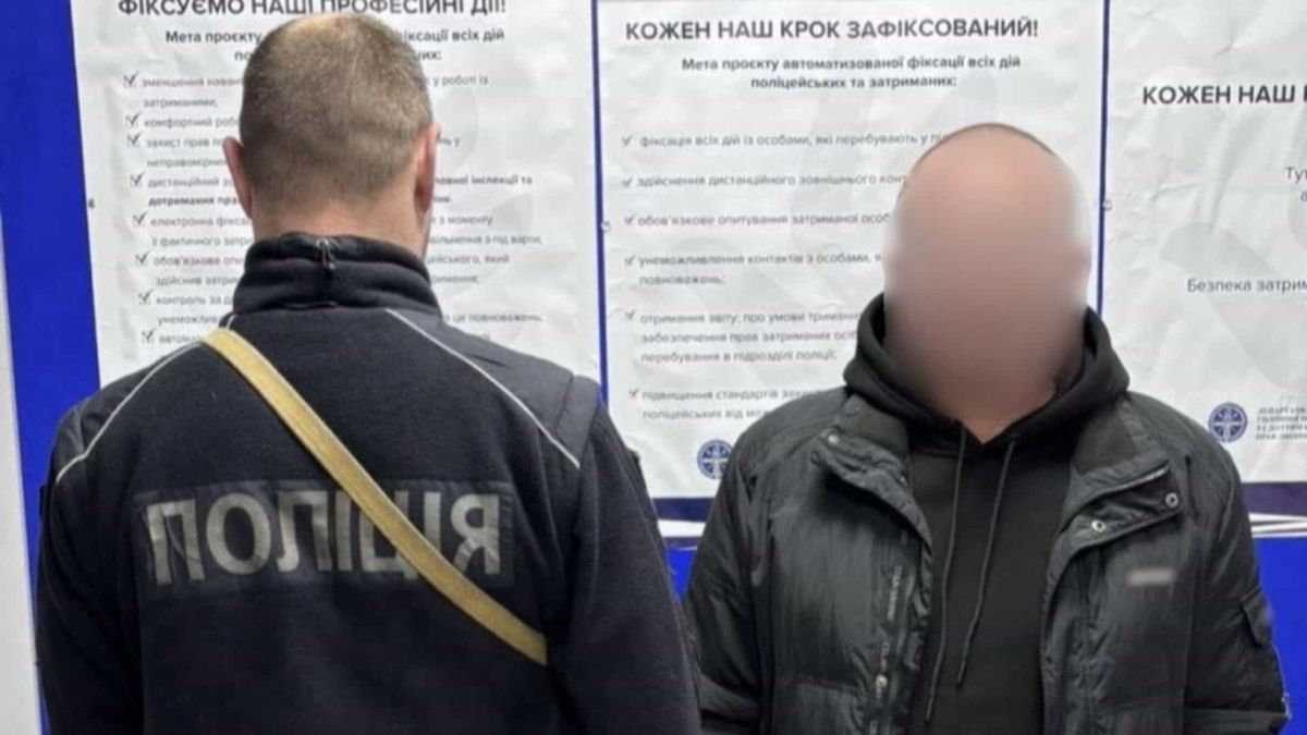 Затриманий підозрювани у поліцейськрму відділку