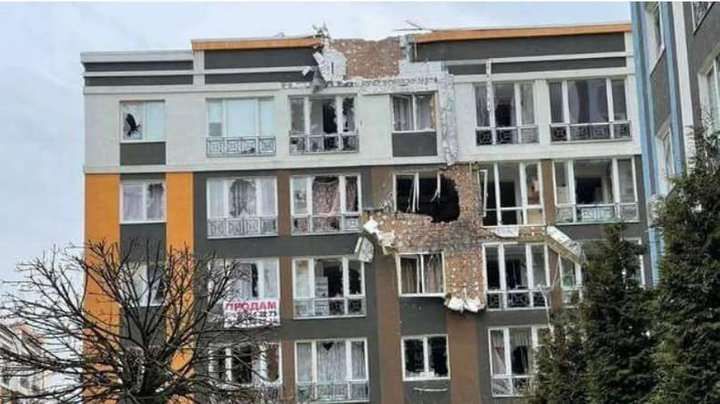 Пошкоджений будинок на Київщині. Фото: Микола Калашник / Facebook