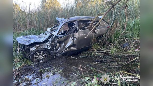 Поліція розшукує 69-річну жінку з Іванкова на Київщині Місце ДТП на автодорозі між селами Ківшовата та Велика Березянка на Білоцерківщині, де загинув 21-річний водій Infiniti