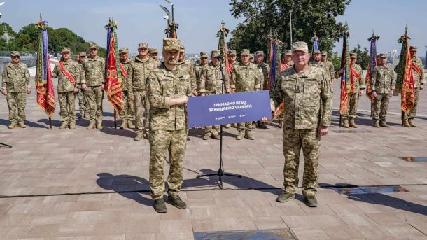 Церемонія відкриття пам'ятного знака зенітним ракетним військам Повітряних Сил ЗСУ на Алеї українського війська біля Арки свободи в Києві, 2 липня 2026 року