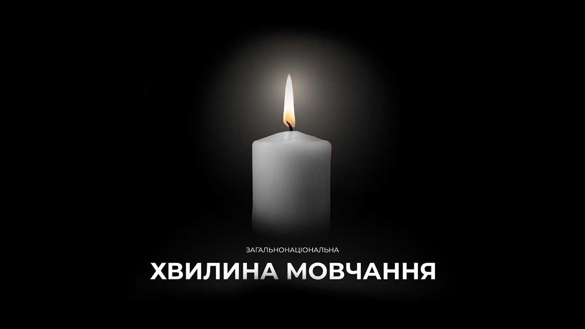 палаюча свічка на темному фоні