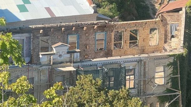 Андріївський узвіз: забудовник ігнорує вимоги й розбирає будинок Якова Мощинського 1880 року (фото)