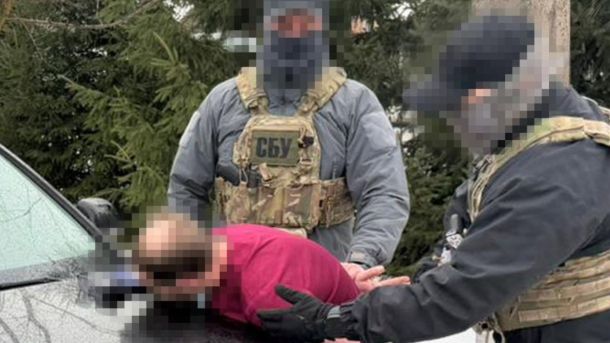 Співробітники СБУ затримують підозрюваних в організації схем ухилення від мобілізації