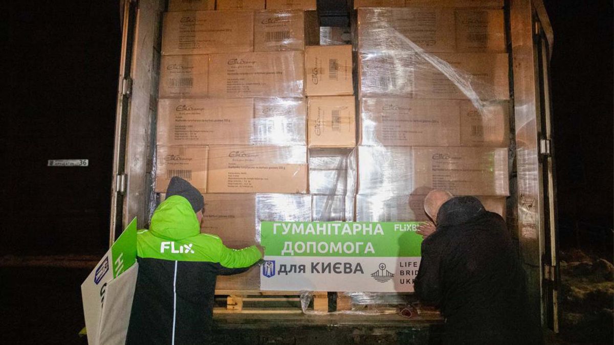 Київ отримав 6 000 газових плит від партнерів з Німеччини Вантажівка з гуманітарною допомогою
