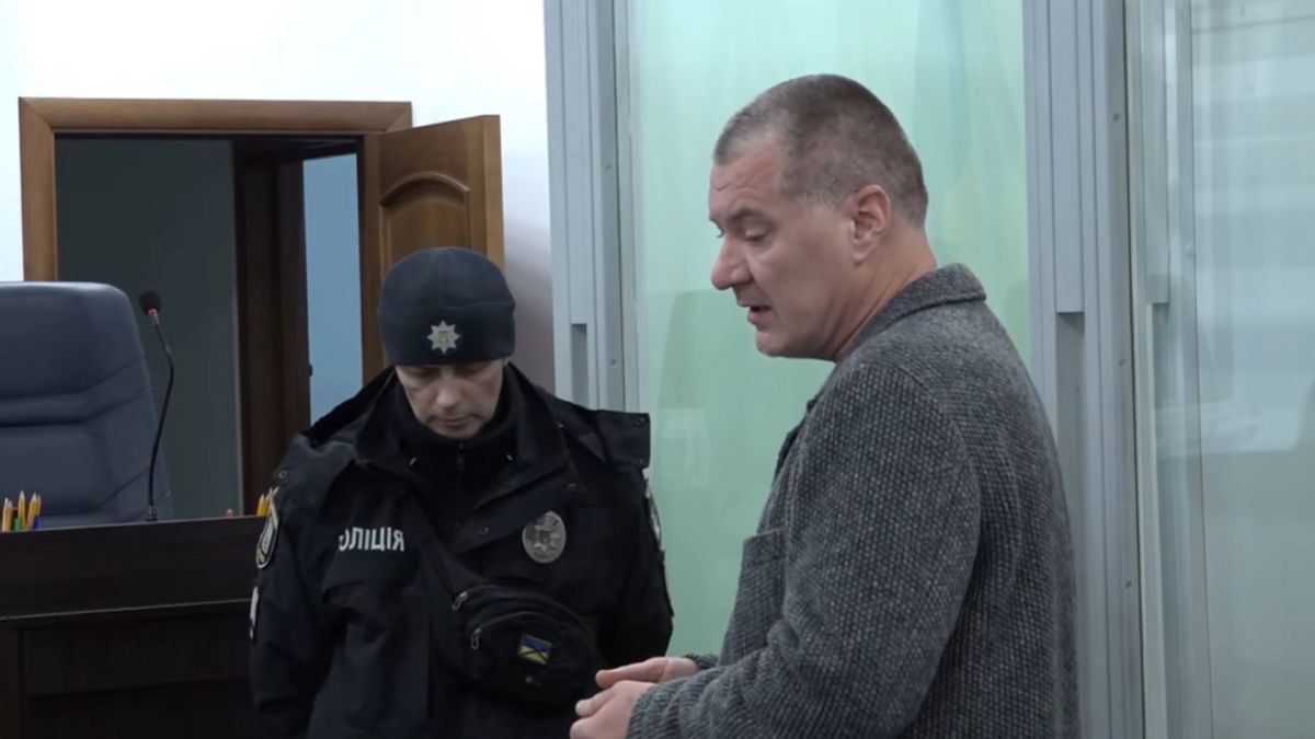 Корупція в енергетиці: топменеджера «Енергоатому» відправили під варту Підозрюваний у справі про корупцію в енергетиці, виконавчий директор Енергоатому Дмитро Басов під час засідання суду з обрання йому запобіжного заходу
