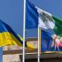 Учасники церемонії вшанування кладуть квіти до Алеї Героїв Деснянського району в Києві 15 липня