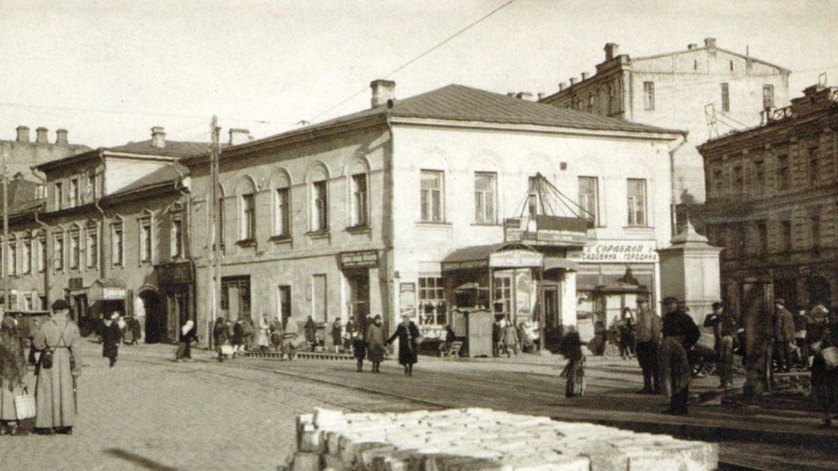 Архівне фото вулиці біля Майдану Незалежності в Києві, кінець XIX — початок XX століття