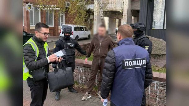 Атака БпЛА у Солом’янському р-ні: загинув чоловік, горіло СТО (оновлено) Поліцейські під час затримання спортивного арбітра з Києва, якого згодом засудили за організацію договірних матчів