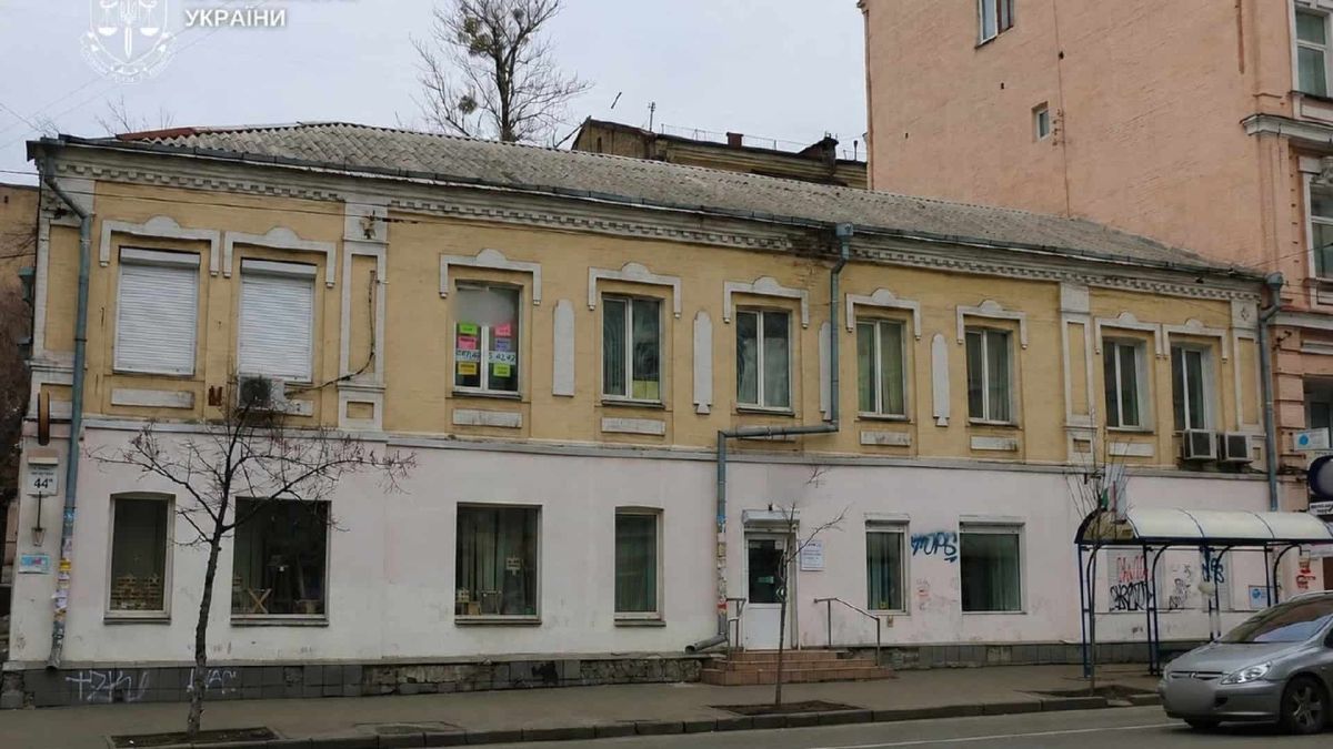 Прокуратура через суд вимагає захистити будинок Стишинських на Саксаганського Будинок родини Стишинських на вулиці Саксаганського 44Е у Києві — об'єкт культурної спадщини, власник якого ухилявся від охоронного договору