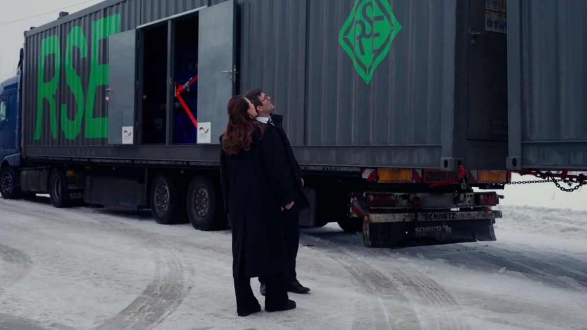 Вантажівка, якою доставили до України допомогу