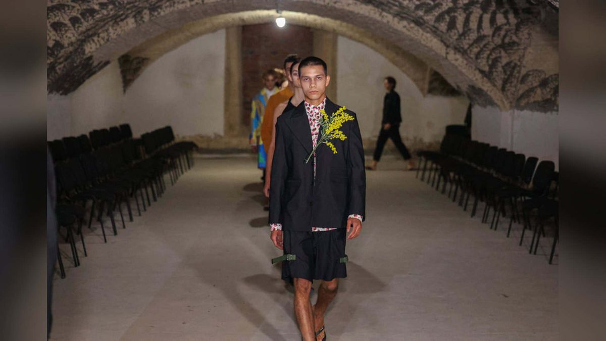 Показ Ukrainian Fashion Week завершили в укритті під час тривоги Показ Ukrainian Fashion Week завершили в укритті під час тривоги