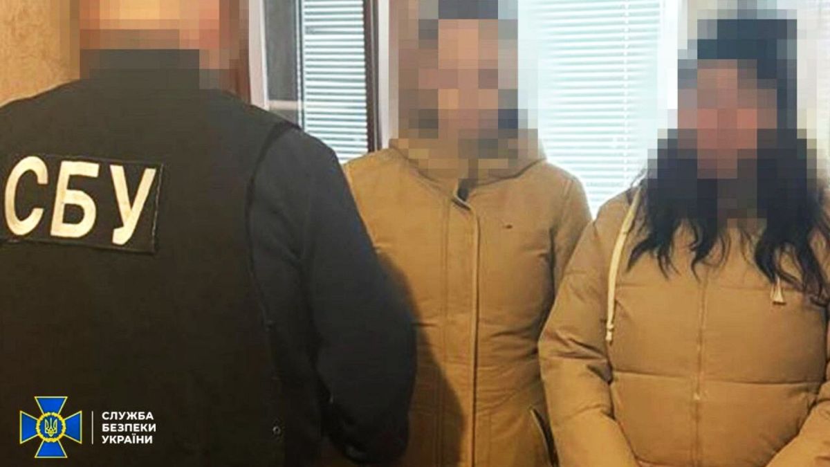За 50 тисяч гривень готували теракти: у Києві затримали курсантку ЗСУ та її подругу Працівник СБУ і дві підозрювані