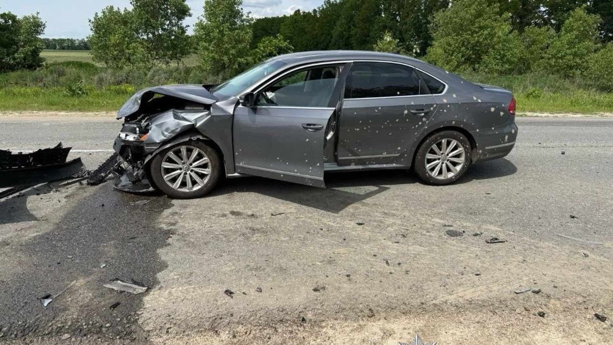 ДТП у Броварському районі: двоє госпіталізовані після зіткнення авто Місце дорожньо-транспортної пригоди у Броварському районі Київської області — зіткнення Volkswagen Passat і Hyundai Accent на виїзді з села Красилівка