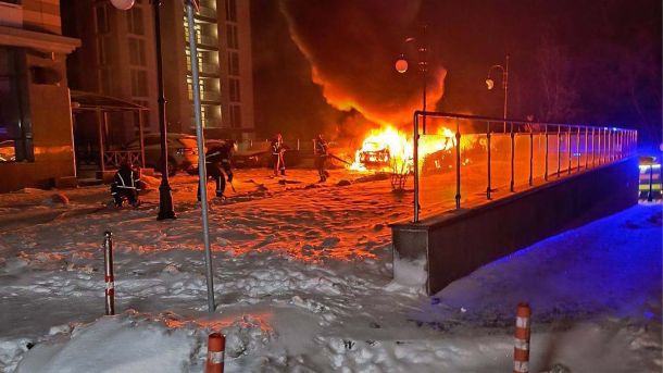 У Києві затримали двох чоловіків, які за 100 тисяч підпалили авто на Липках