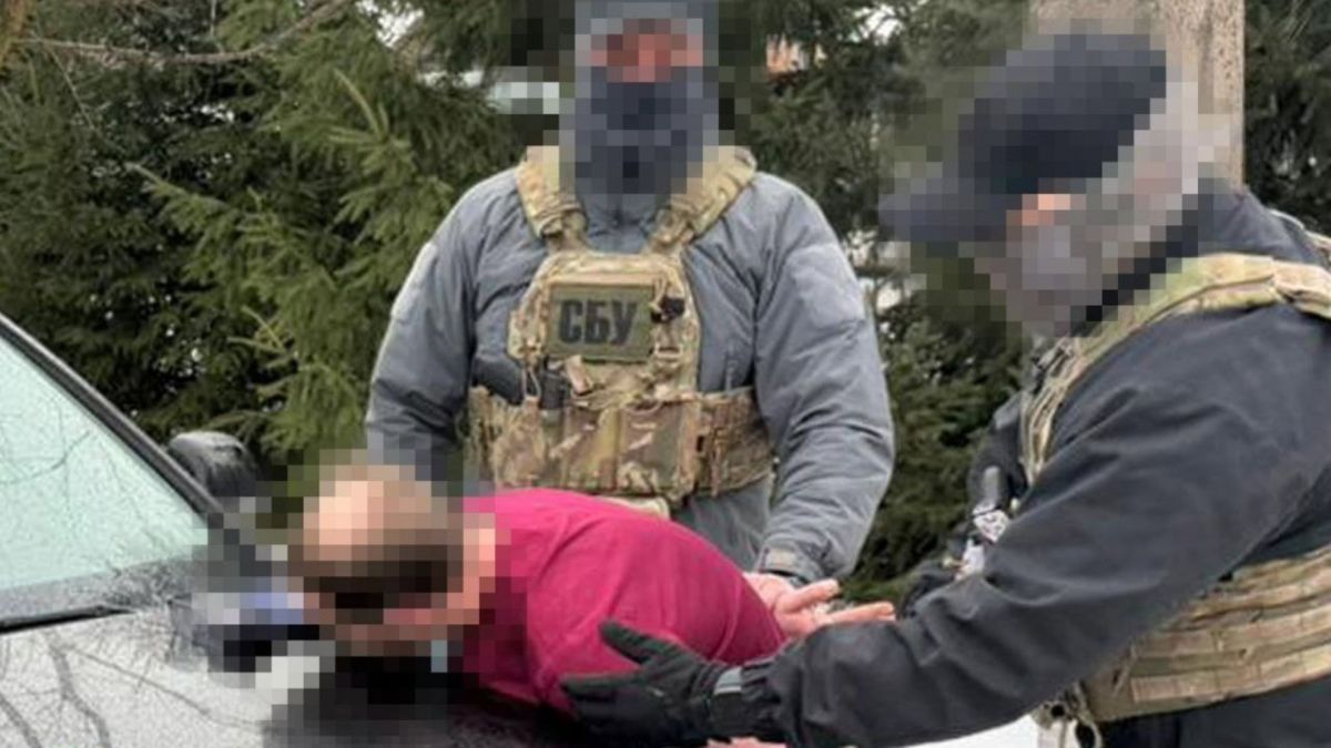Співробітники СБУ затримують підозрюваних в організації схем ухилення від мобілізації