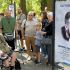 Головні новини Києва | Kyiv.News Родини загиблих Захисників біля стендів Алеї пам’яті «Вартові світла» у Державному податковому університеті в Ірпені, 29 серпня 2026 року