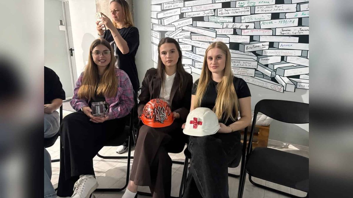 Студенти Національної академії внутрішніх справ беруть участь у воркшопі в Музеї Майдану про громадянське суспільство