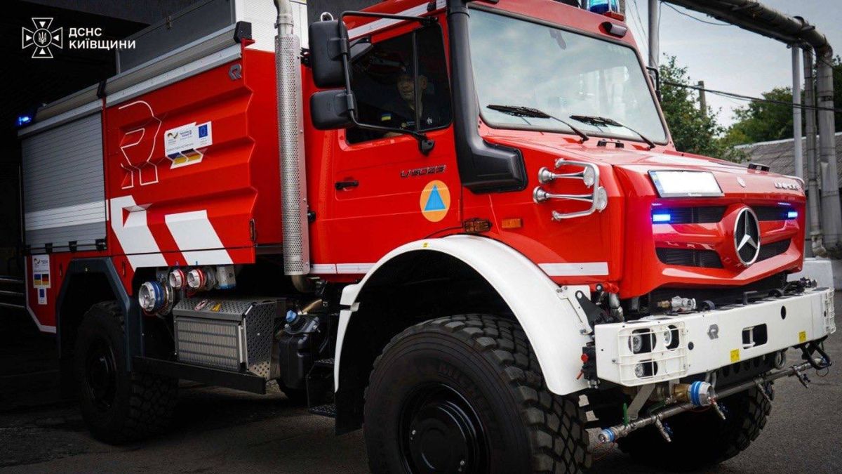 Чорнобильська зона отримала новий лісопожежний автомобіль від Німеччини Новий спеціалізований лісопожежний автомобіль, переданий німецькими партнерами підрозділу ДСНС у Чорнобильській зоні відчуження на Київщині